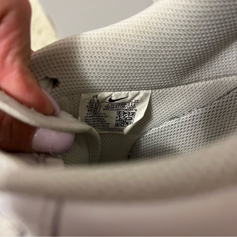 Men’s Nike Air Force 1 Sneakers - Picture 7 of 8